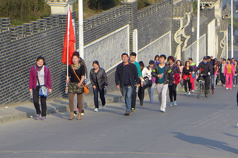 2015年3月8日寶業(yè)集團(tuán)開(kāi)展“香溪洞-吉河徒步踏青活動(dòng)”慶祝三八節(jié)！